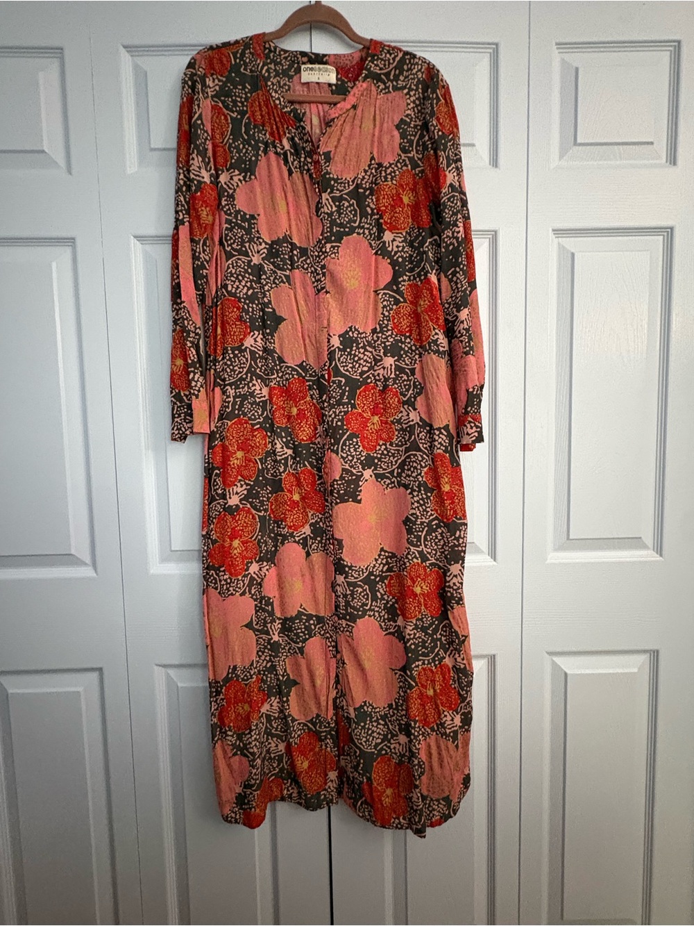 One Season Australia Coral and Red Floral Long Sleeve button front Midi Dress S